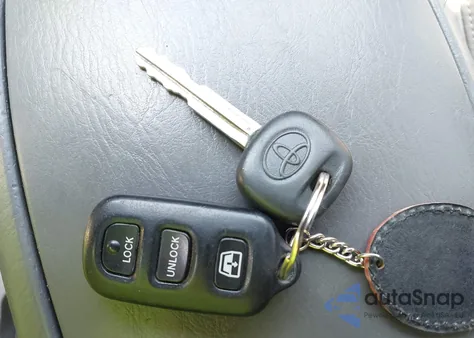 2004 Toyota Sequoia Limited V8 z USA, uszkodzony, nr VIN 5TDBT48A24S228444